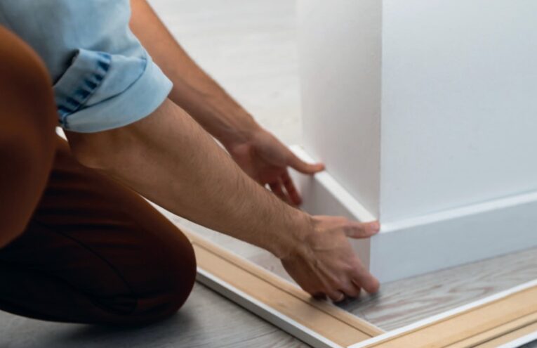 Battiscopa per laminati in MDF coordinato con pavimento effetto legno